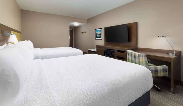 Family-Friendly Escape with Stunning Views, Pool, Hot Tub & Breakfast!