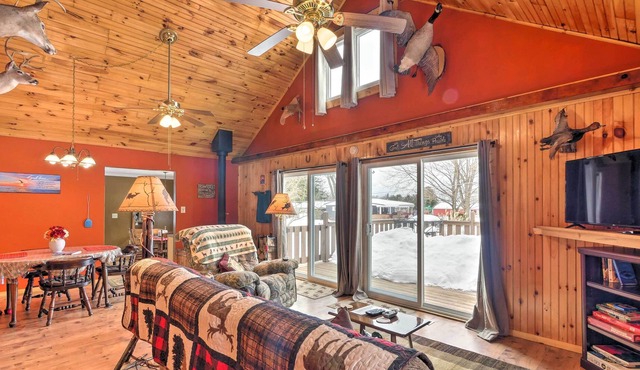Family-Friendly Espyville Cottage Near Lake!