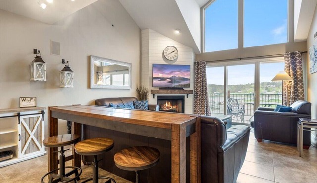 Family-friendly, Fishing, & Fun w/2 Pools, Views, Boat Slip & Launch