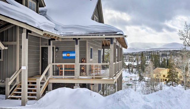 Family-Friendly Fraser Getaway - Walk to Shuttle!