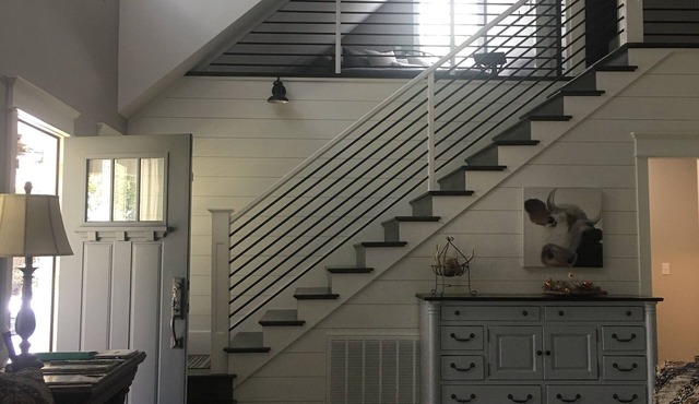 Family Friendly Guest house-3 bedroom, 2 bath. Custom farm/craftsman