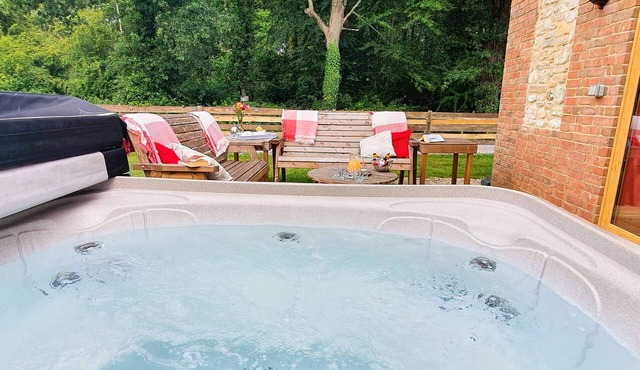 Family Friendly, Hot Tub, Cottage Stay – Plumtree at The Victorian Barn Dorset