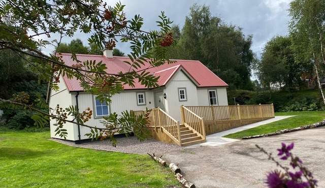 Family-friendly brand new cottage situated next to the golf course