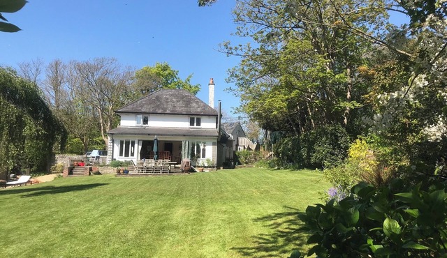 Family friendly 6 bedroom house, in a New Forest coastal village with beach.