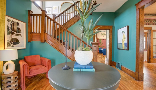 ✨️Family Friendly Getaway✨️Small or Large Groups Welcome - Eclectic Design Gem!