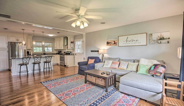 Family-Friendly Getaway w/Fire Pit & 2 Kayaks!