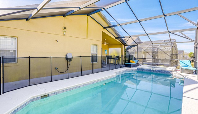 Family-Friendly Getaway with a Private Pool & Game Room - Close to Theme Parks