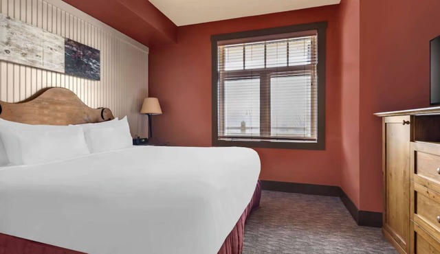 Family-Friendly Getaway w/Kitchenette + Seasonal Heated Outdoor Pool