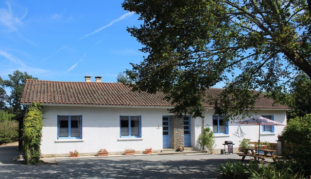 Family friendly gite near Rochechouart, with heated pool and fishing lake