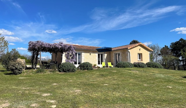 Family Friendly Gite Nr Sarlat With Beautiful Views Of The Dordogne Countryside