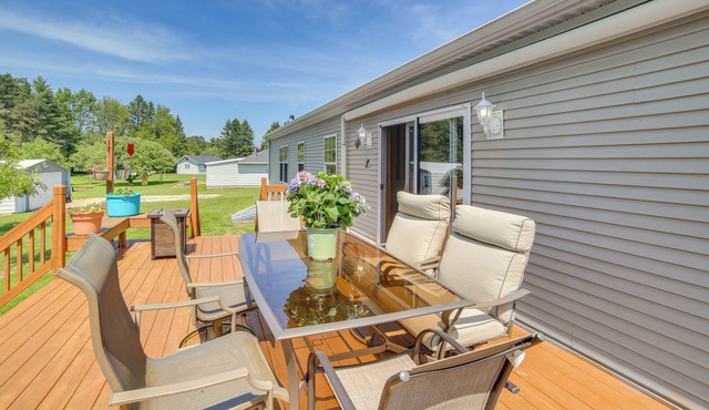 Family-Friendly Gladstone Home Near Lake Michigan!