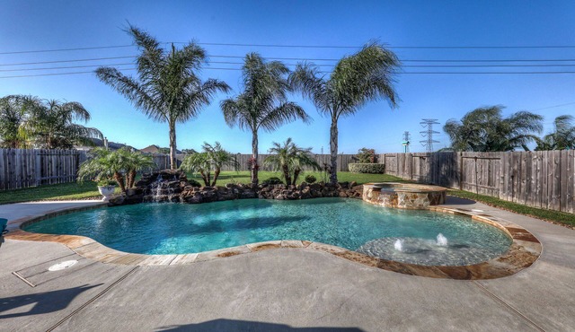 Family friendly gorgeous home with tuscany/western flair,pool, pool table