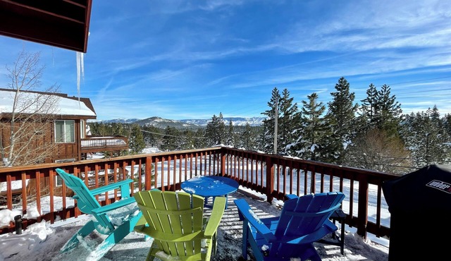 Family Friendly, Gorgeous Views and steps to Tahoe Donner Ski Hill
