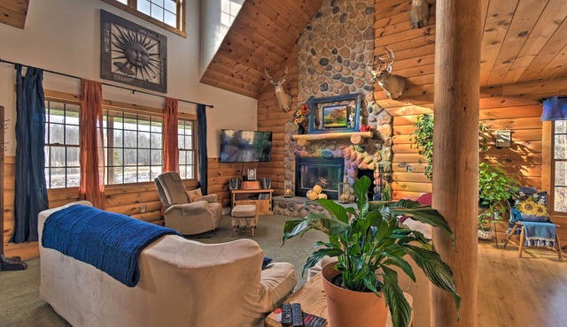 Family-Friendly Gresham Getaway w/Game Room!