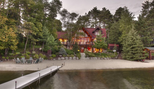 FAMILY FRIENDLY Hand Scribed Log Cabin with Gourmet Kitchen ~ Perfect Sand Beach