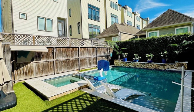 Family-friendly hidden gem w/pool oasis! Perfect location, close to everything!