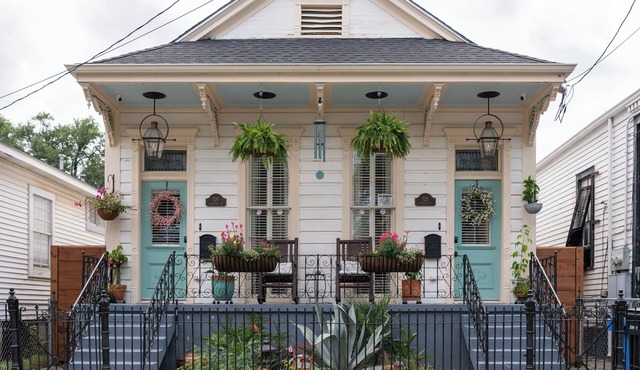 Family Friendly Historic Shotgun in Walkable Lower Garden District