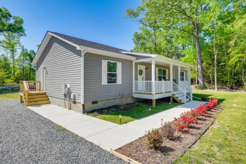 Family-Friendly Home with Deck Near Colonial Beach!
