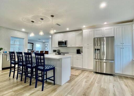 Family Friendly Home with Pool, Wifi, by the beach