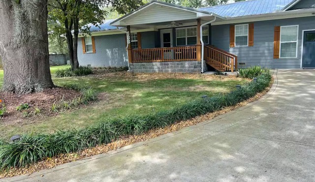 Family Friendly home across from the lake, just minutes to a dock and downtown!