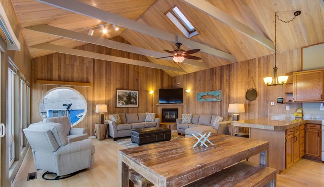 Family-Friendly House Near Beach with Private Hot Tub & Ocean Views - Dogs OK