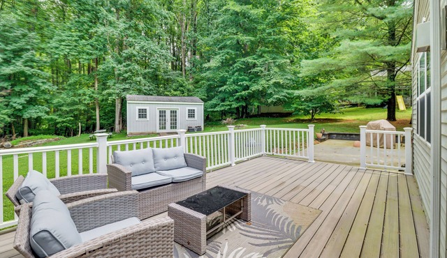 Family-Friendly Home w/Grill: 15 Mi to Baltimore!