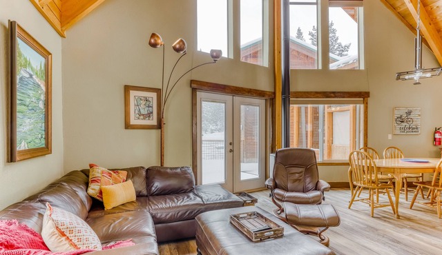 Family-Friendly Home w/Private Washer/Dryer, Free WiFi, Gas Stoves - Near Skiing