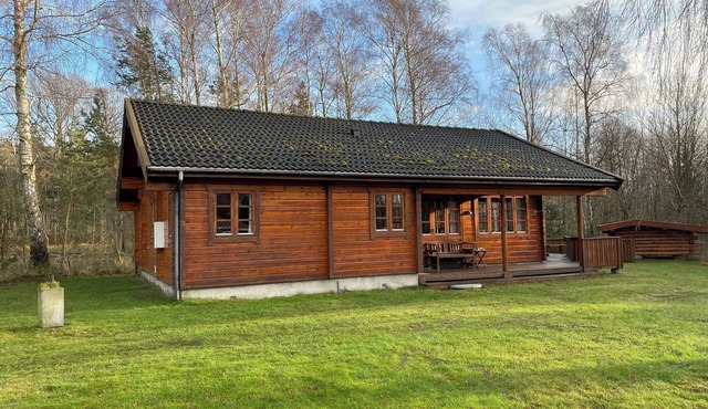 Family-friendly holiday home in scenic nature