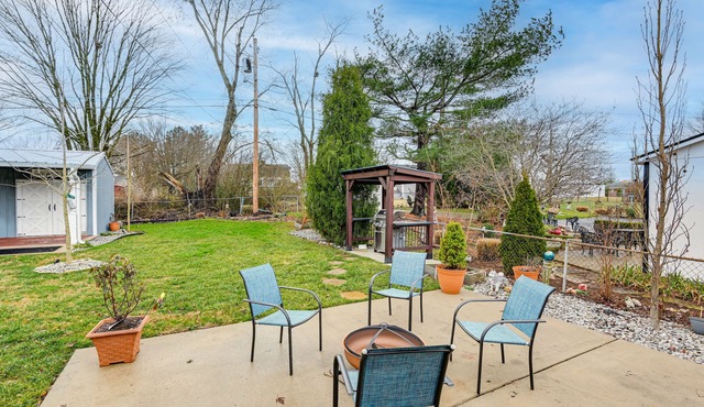 Family-Friendly Home w/Yard: 27 Mi to Nashville!