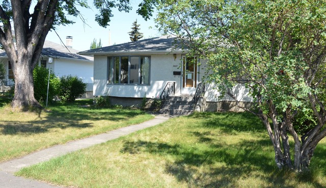 Family friendly home, 2bedroom with one queen bed in eachroom, big livingroom