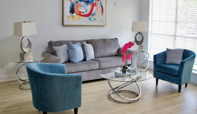 Family-Friendly Home at the Heart of DFW- close to all popular attrations!