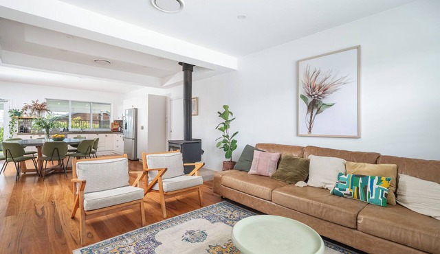 Family Friendly home by the lake 4-bedroom