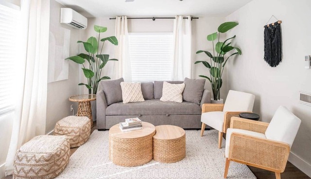 Family Friendly Home by Downtown with 3 Beds