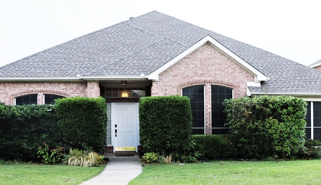 Family Friendly Home Convenient to everything!