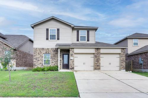 Family-Friendly Home in Manor, Near Outdoor Rec
