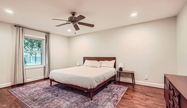 Family-Friendly Home in Braeswood - Prime Location