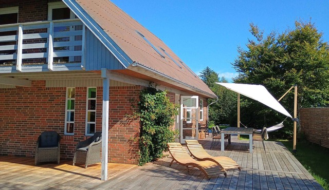 Family-friendly home near beach forest harbour