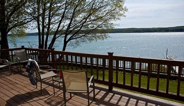 Family Friendly Home on Lake Superior! Wake up to a Pictured Rocks Sunrise!