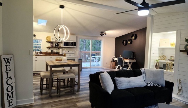 Family-friendly home on the outskirts of Lynchburg. 18 mins from LU.