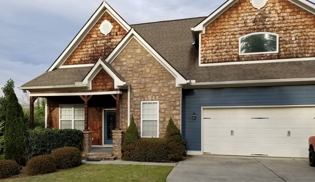 Family-Friendly Home on Lake Hartwell!