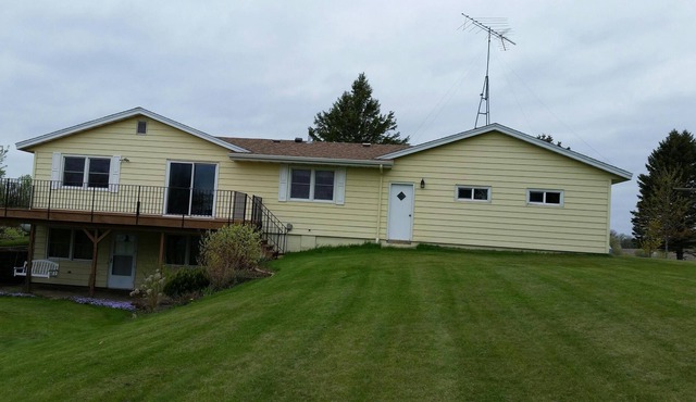 Family Friendly Home on Beautiful Loon Lake
