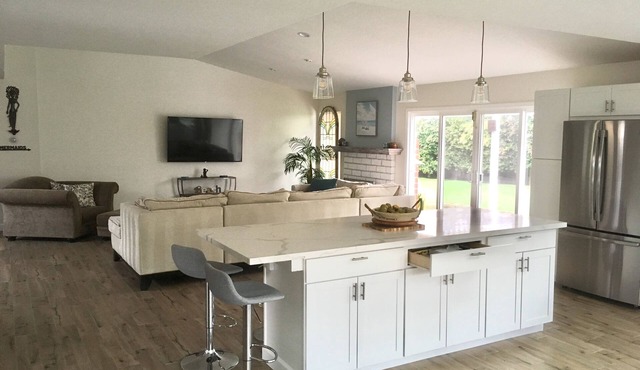 Family Friendly Home, open floor plan, private pool, yard, fire pit, 5" to beach