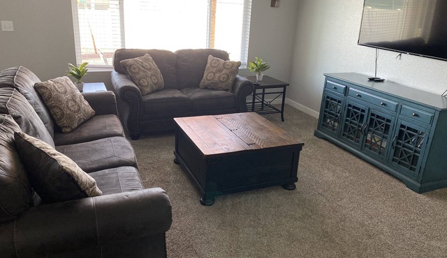 Family Friendly Home, Quiet Culdesac (Sleeps 10-12)