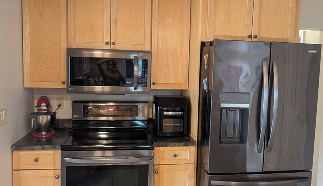 Family friendly home: scenic views, AC, WiFi, fitness room, kids playset, garage