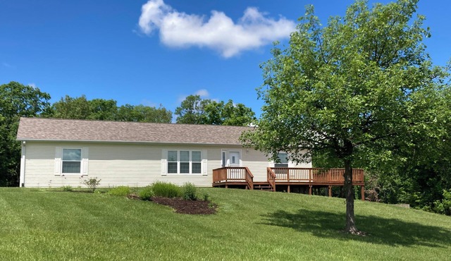 Family-Friendly Home. Sleeps 14. Just minutes away from Mark Twain Lake.