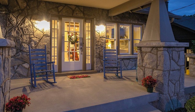 Family-Friendly Home - 1920s Charm w/Modern Comfort