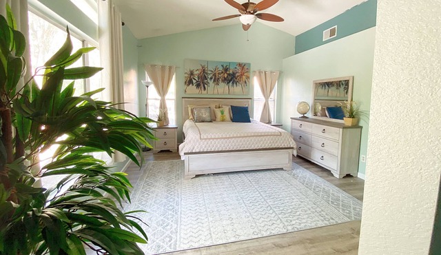Family Friendly home - Workspace and WiFi - 15 min. to beaches!