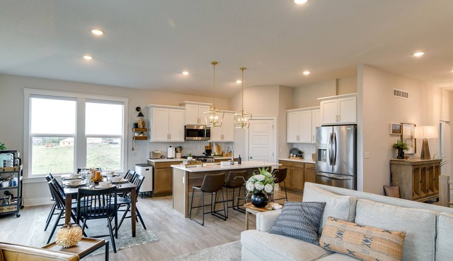 Family-Friendly Home: 17 Mi to Des Moines!