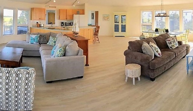 Family friendly home w/ 360 views of the bay and wild life preserve