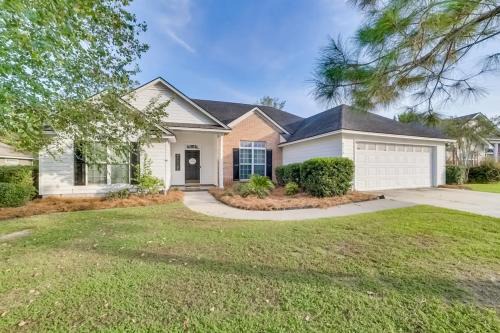 Family-Friendly Home w/Large Yard in Valdosta